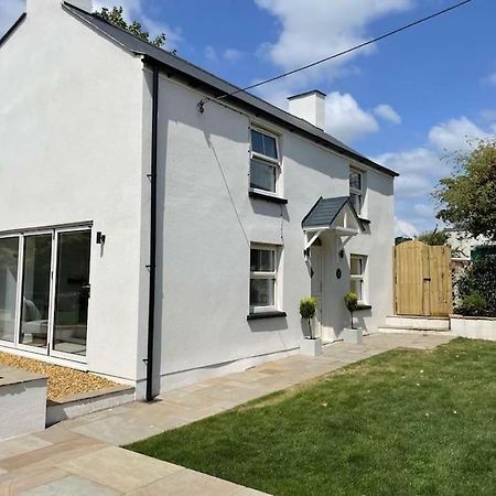 Charming Cottage Close To M4 Bridgend ブリジェンド エクステリア 写真